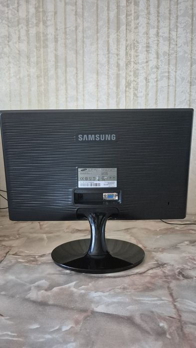 Монітор Samsung S19A300N + Блок живлення