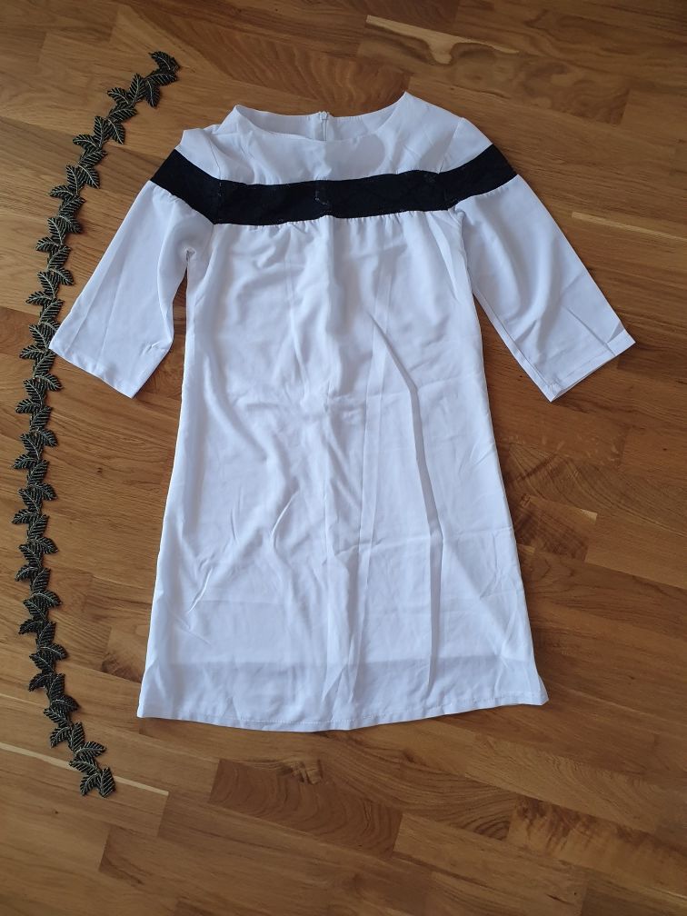 Біле легке плаття
