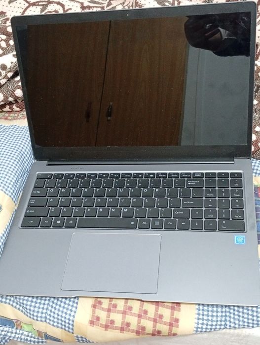 Chuwi Lapbook sem disco M2 e tem carregador