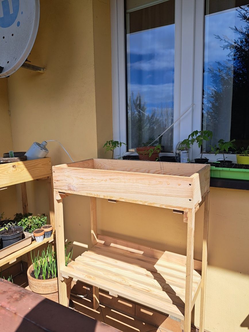 Nowe stojaki drewniane