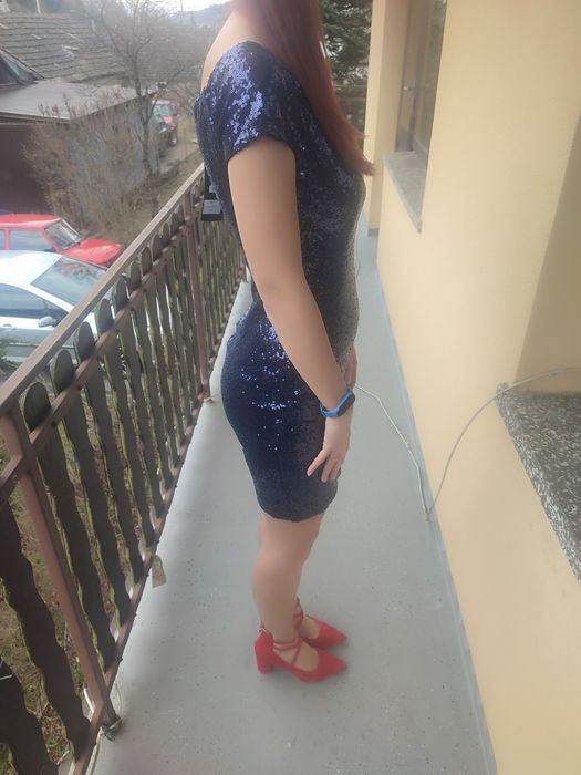 Piękna sukienka cekinowa roz S\M