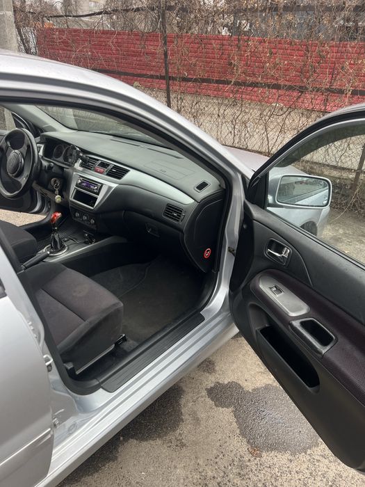 Mitsubishi Lancer.  В відмінному стані.