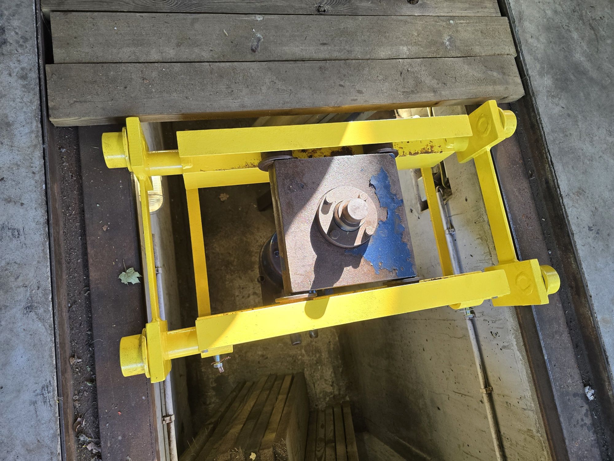Podnośnik kanałowy hydrauliczny KIRSTEN 11t