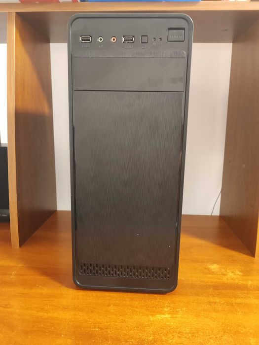 Комп'ютер стаціонарний в хорошому стані