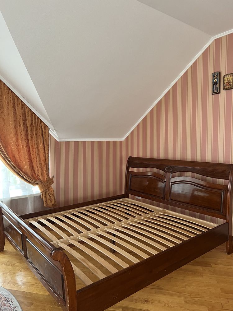 Ліжко з натурального дерева Румунія