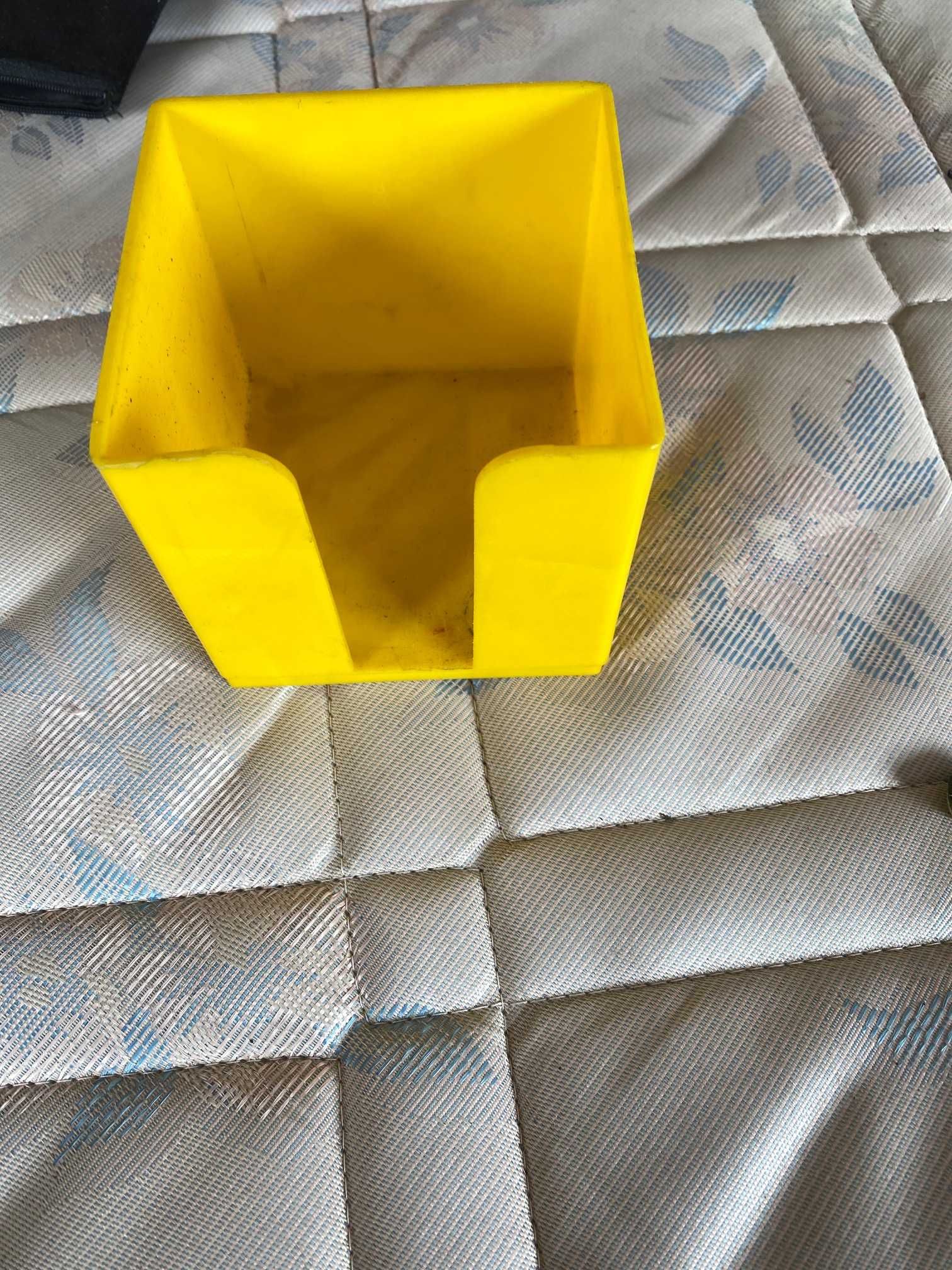 caixinha amarela para post its