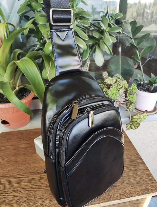 Кожаная мужская Сумка-Слинг. Черная.