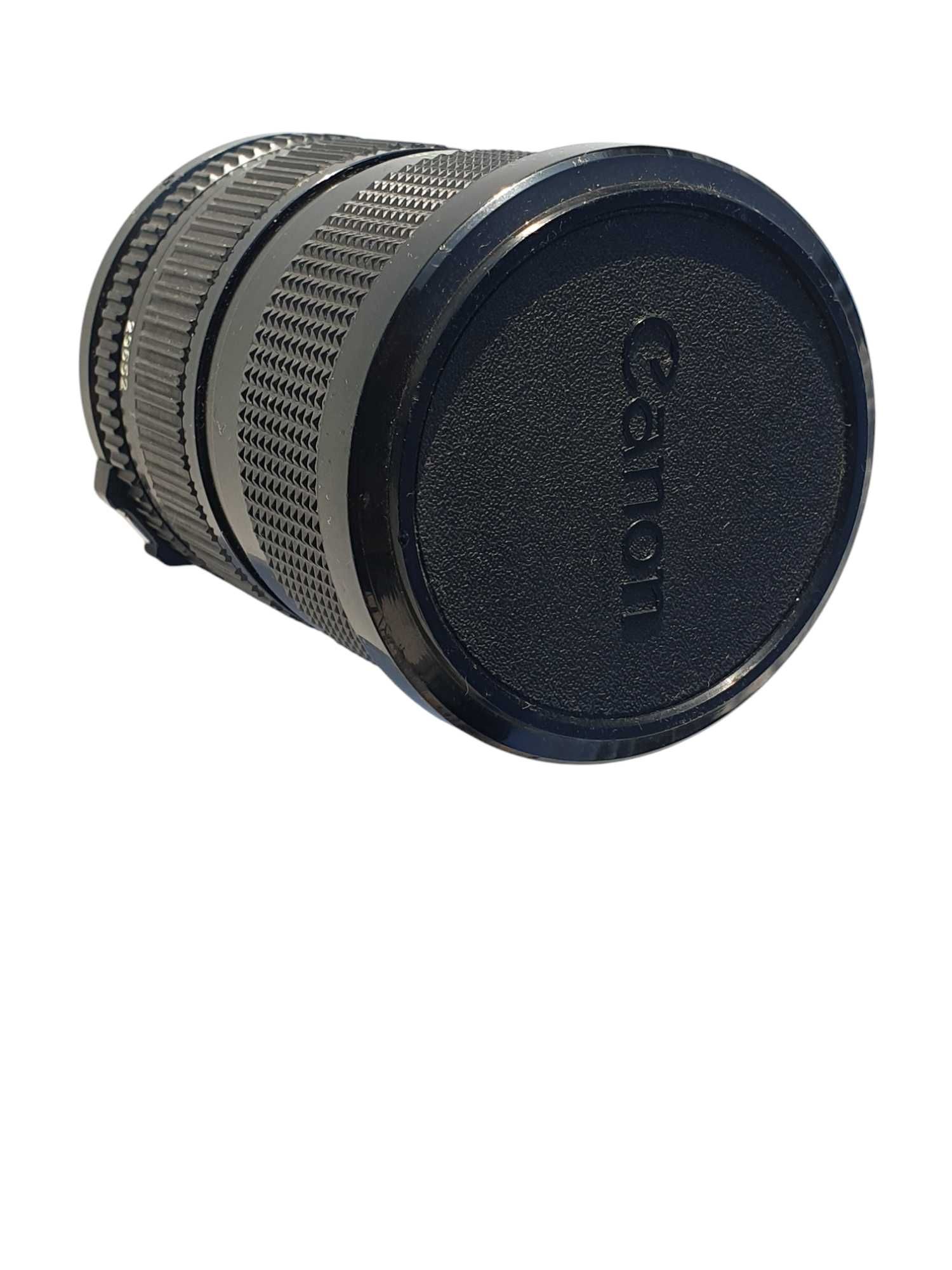Stary obiektyw Canon Zoom Lens FD 35-70mm f/4 wraz z filtrem BEWETAR