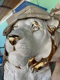 Напольная статуя льва с золотом