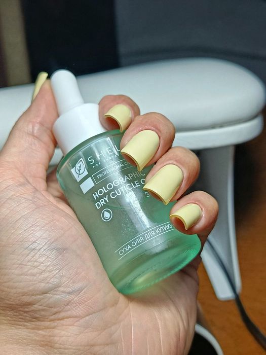 Майстер манікюру (чоловік) шукає моделей