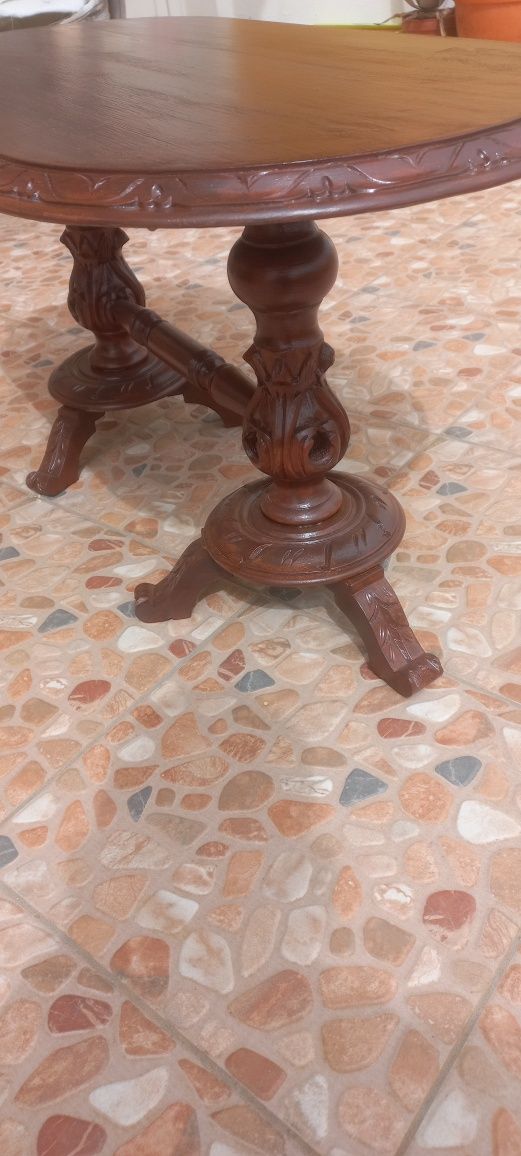 Mesa de sala em madeira maciça