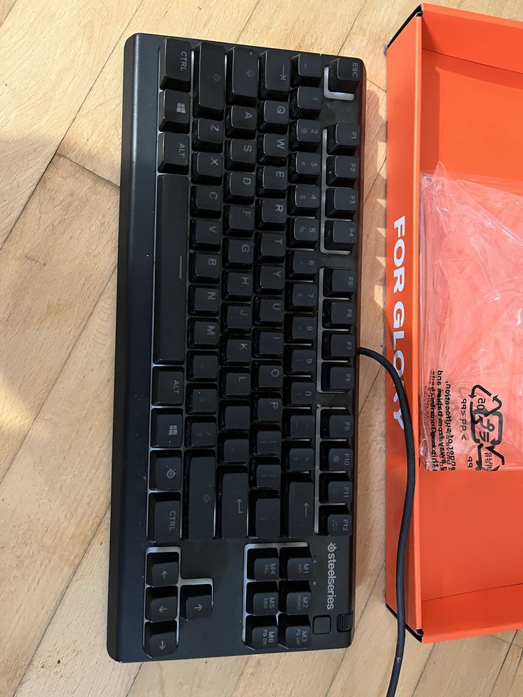 Klawiatura Gamingowa steelseries apex 3 TKL idealana!