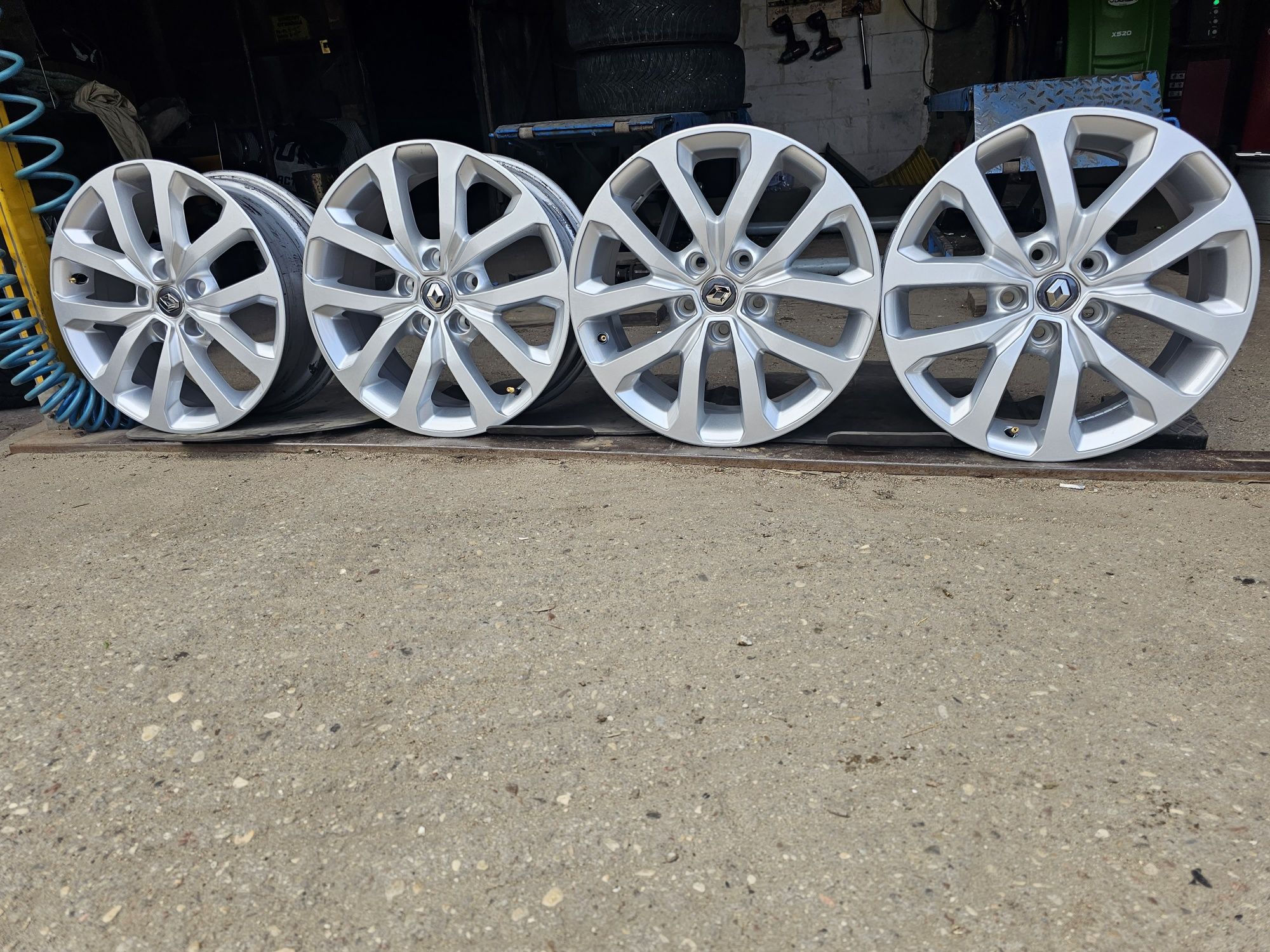 Felgi Aluminiowe Renault R17 5x114.3 ET40-7J+czujniki Ciśnienia