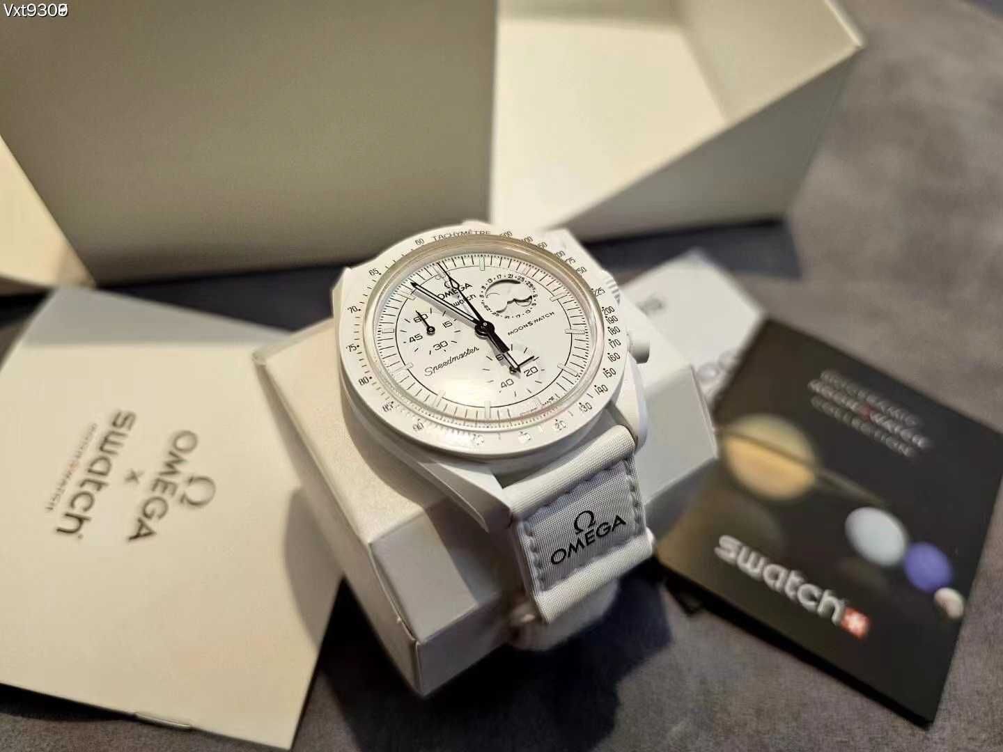 Swatch x Omega Moonswatch Mission To Moonphase Snoopy SO33W700
