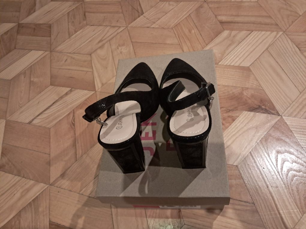 Buty na obcasie,  rozm. 38