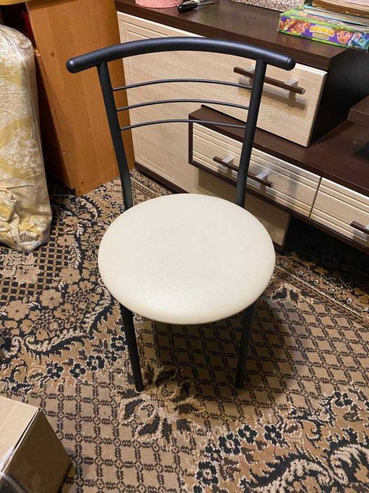 Продам кухонные стулья в отличном состоянии