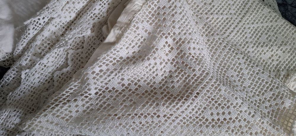 4 Colchas de Croché, com as almofadas + 1 Clocha s/ almofadas.