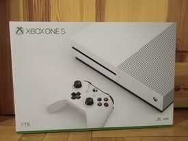 Xbox One S 1tb z napędem na płyty