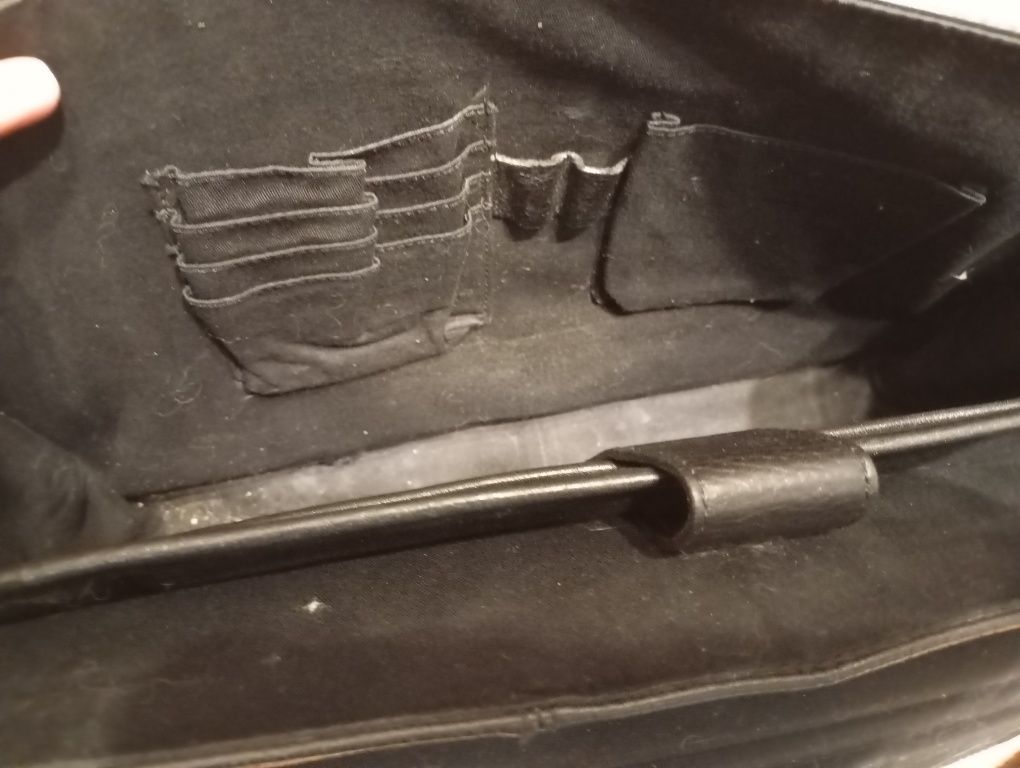 Torba czarna skórzana na laptopa