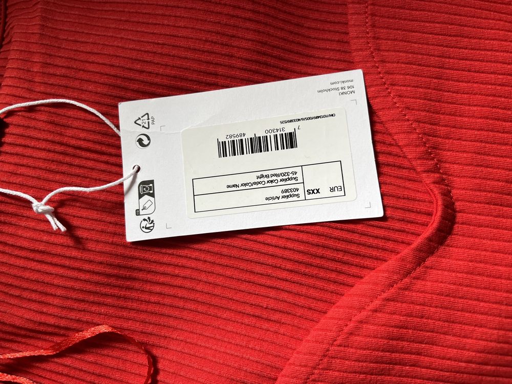 Monki czerwona prążkowana bluzka z dekoltem crop top supplier czerwona