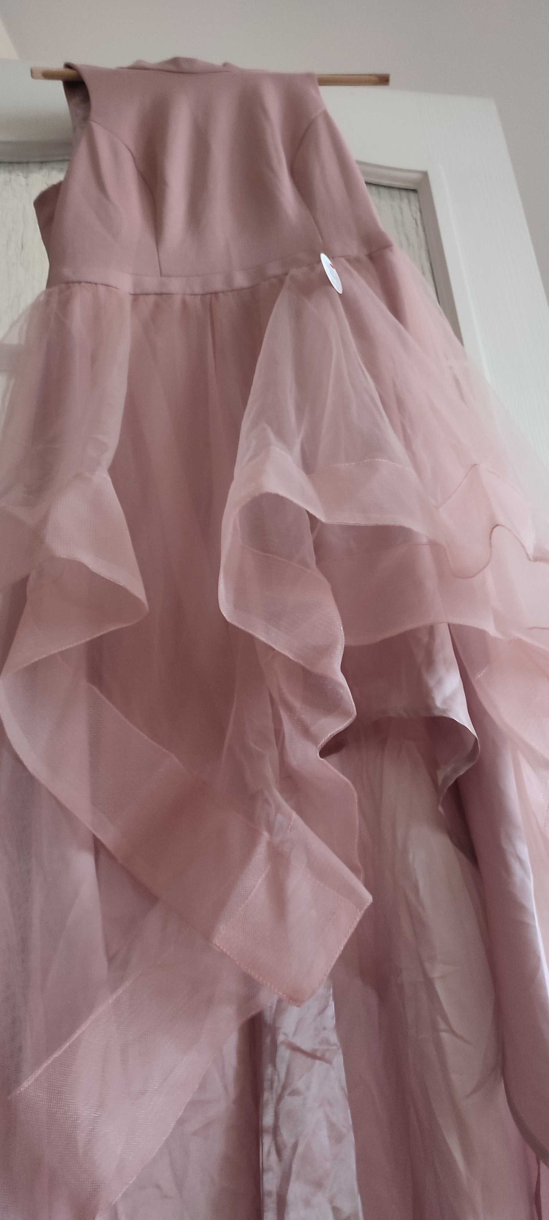 Piękna Chi Chi London Petite Dip Hem High Neck Dress With Tulle Skirt