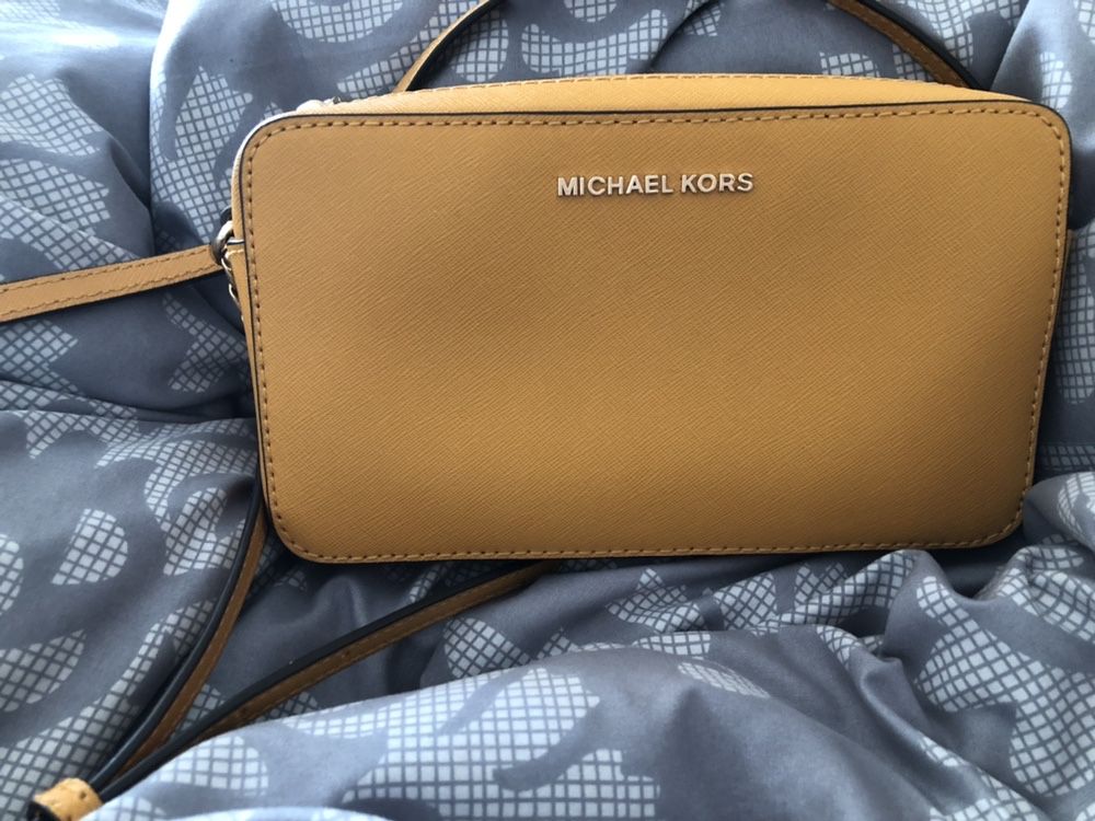 Musztardowa torebka Michael Kors