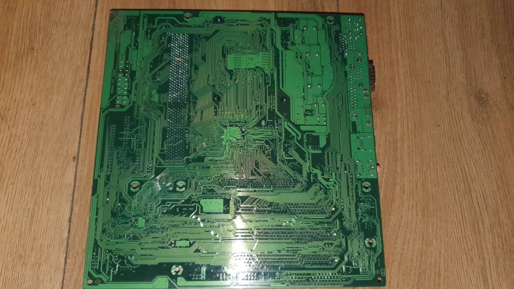 GIGABYTE GA-8simlnf PGA478 DDR PCI AGP + Celeron 2.8ghz