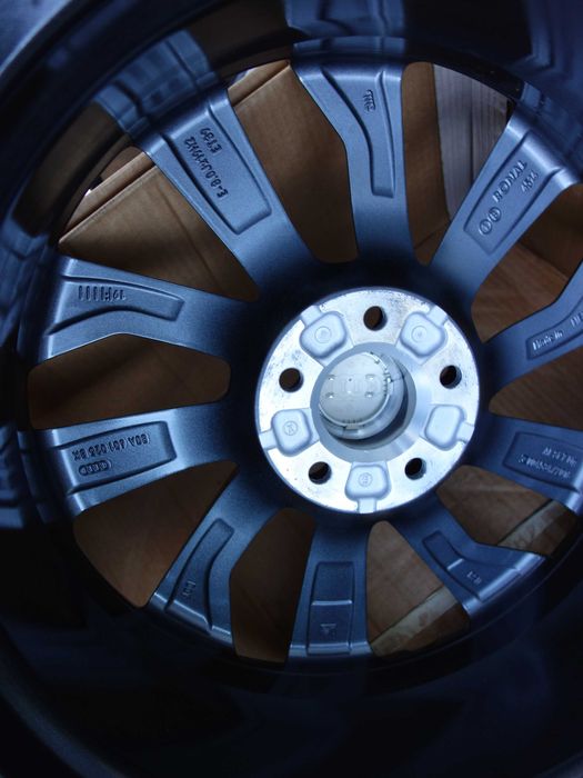 Felgi AUDI SQ5 Q5 80A 80F SPORTBACK A6 C8 Q3 RSQ3 A7 19' Demo