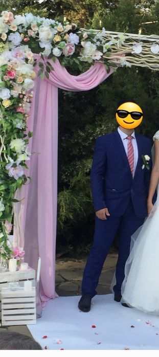 Мужской классический костюм темно-синего цвета с галстуком 52 размера