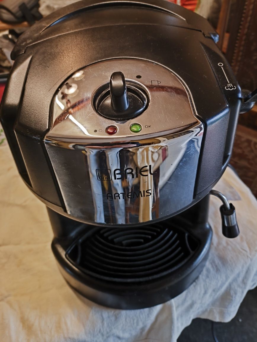 Máquina de café Briel Artemis ES42  (ler texto anúncio)