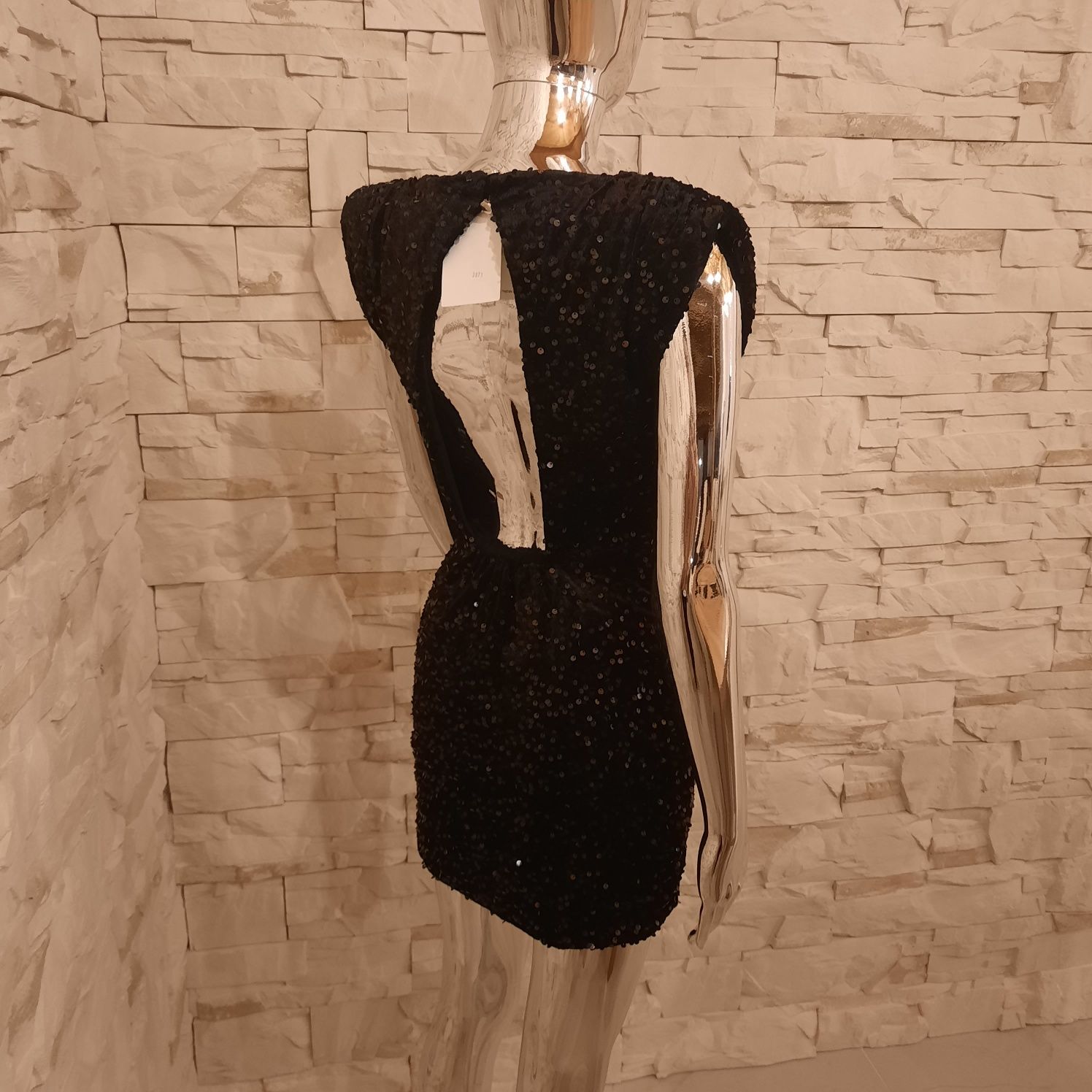 Sukienka mini w czarne cekiny na Sylwester xs/s