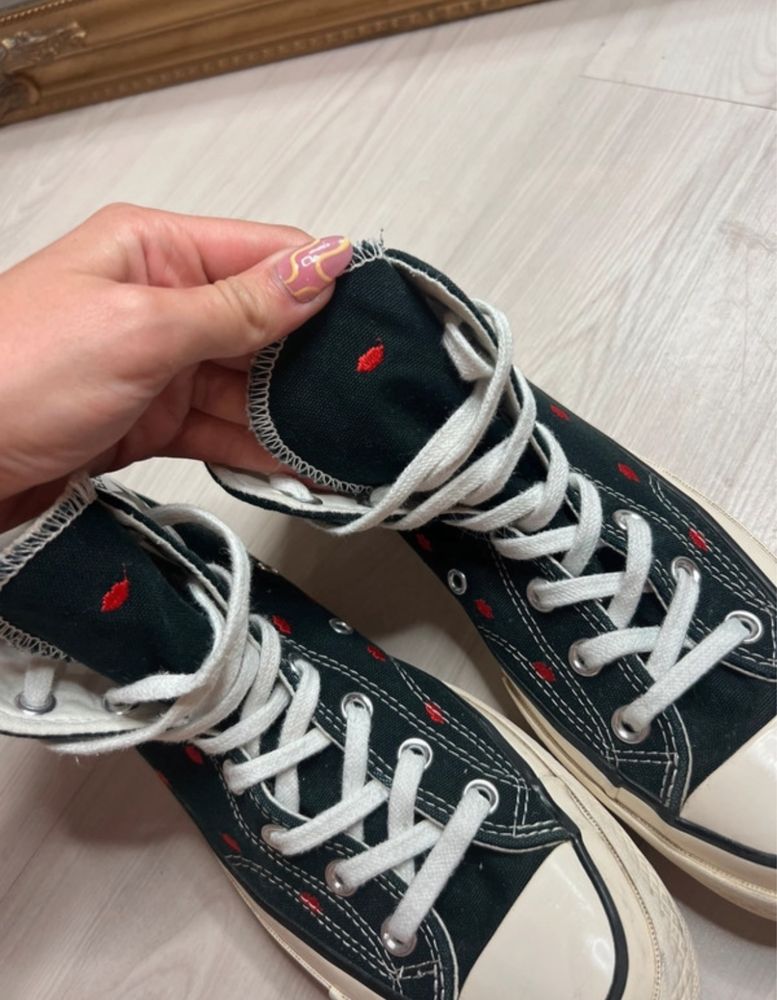 Converse Chuck 70 Embroidered Lips