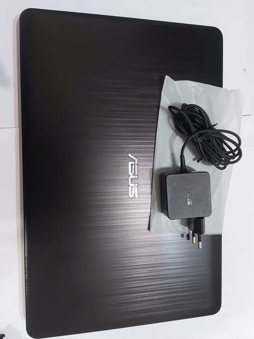 Computador portatil, ASUS Sonic Master