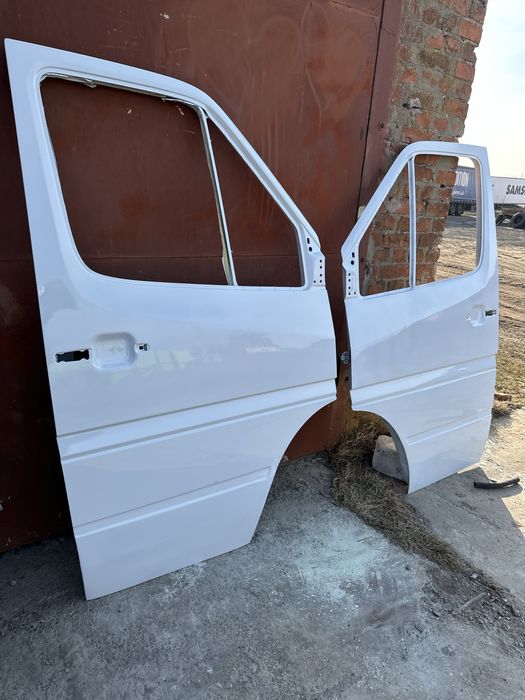Передні двері Sprinter 1996-2006 рік пара, дверка