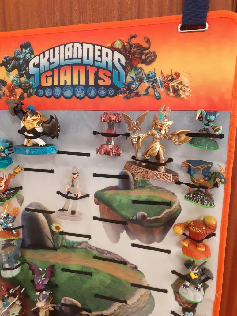 Skylanders giant. Suporte de porta para 60 figuras selado