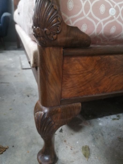 Cama solteiro, antiga com base em ferro e rodízios , cabeceira e pés m