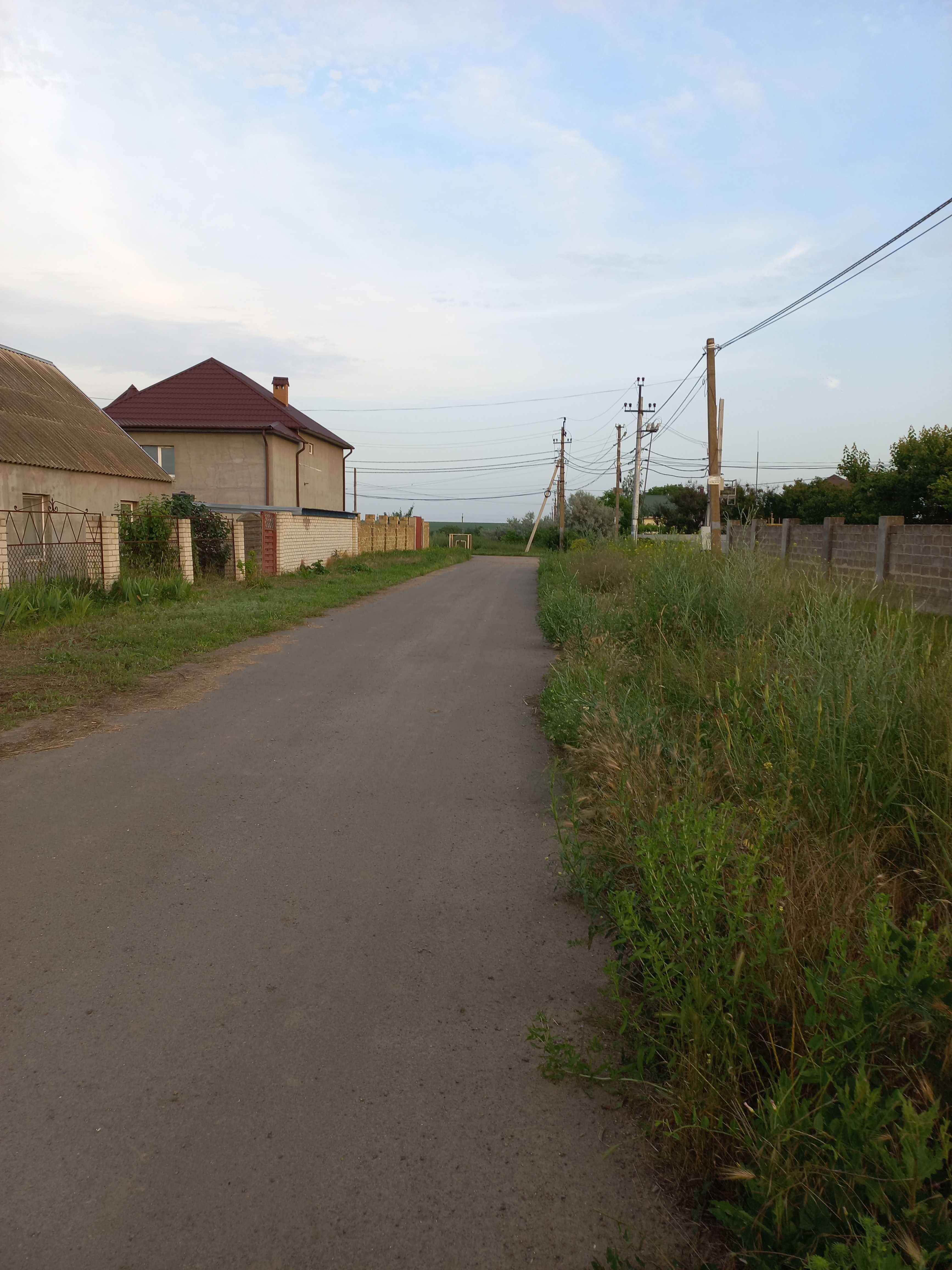 Продам участок под застройку своего дома. 12000 уе