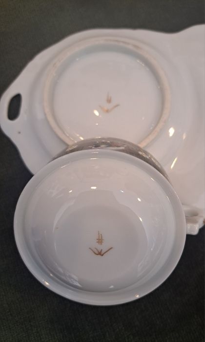 Chávena e prato antigo pintado à mao