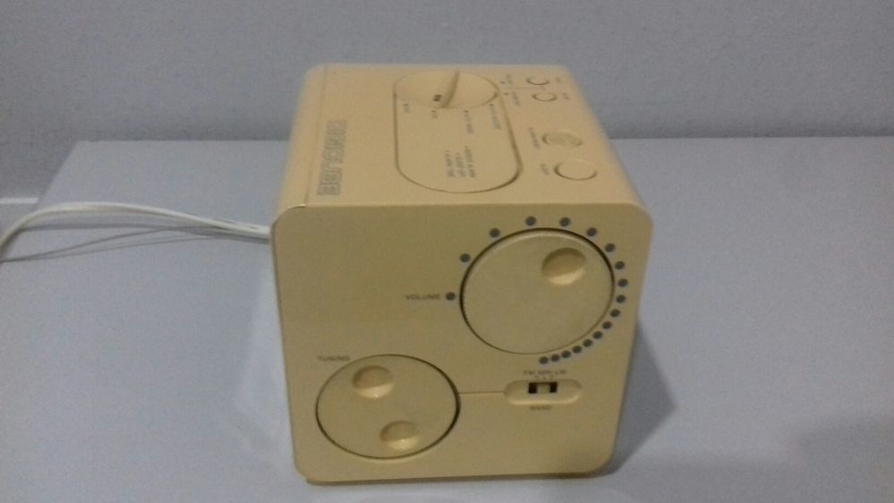 Колекційний ретро радіоприймач SONY ICF-C11L 1979 року
