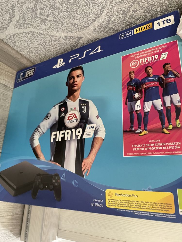 Sony playstation 4 slim 1 tb +3 джойстика