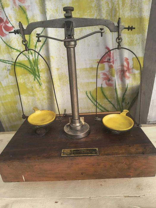 Zabytkowa waga aptekarska - kompletna rok 1966