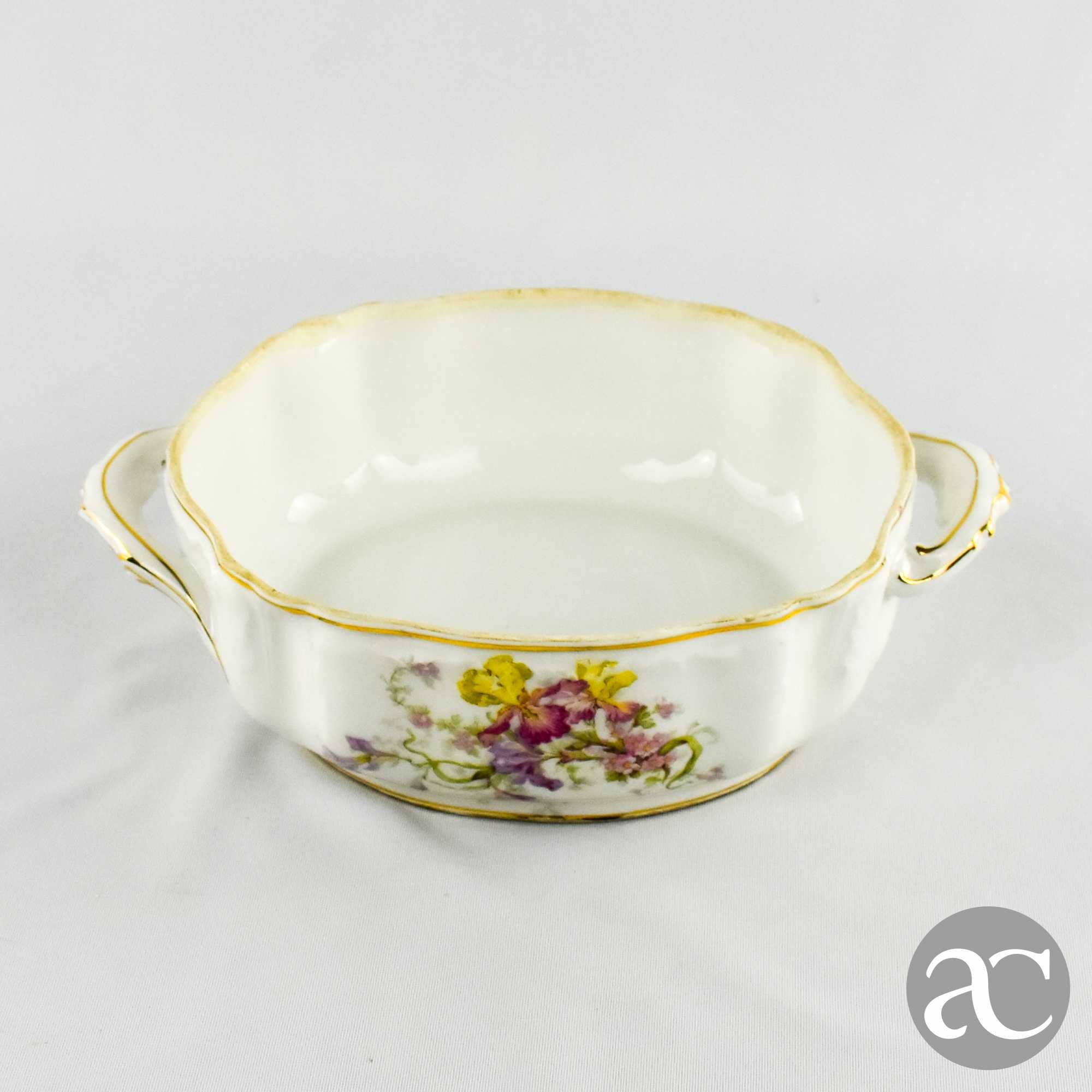 Terrina em Porcelana Vista Alegre entre 1881 e 1921