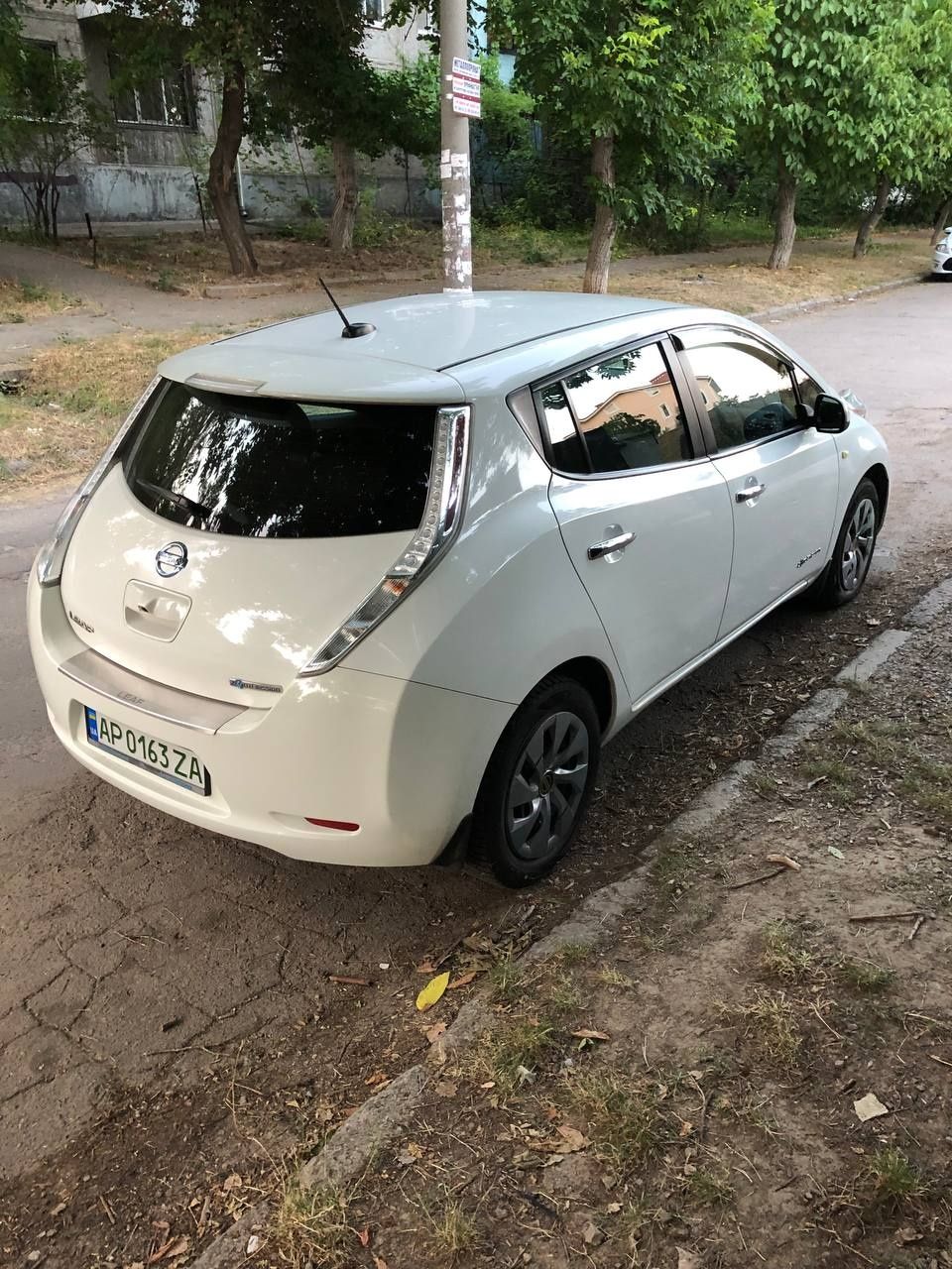 Продам Nissan Leaf 2014