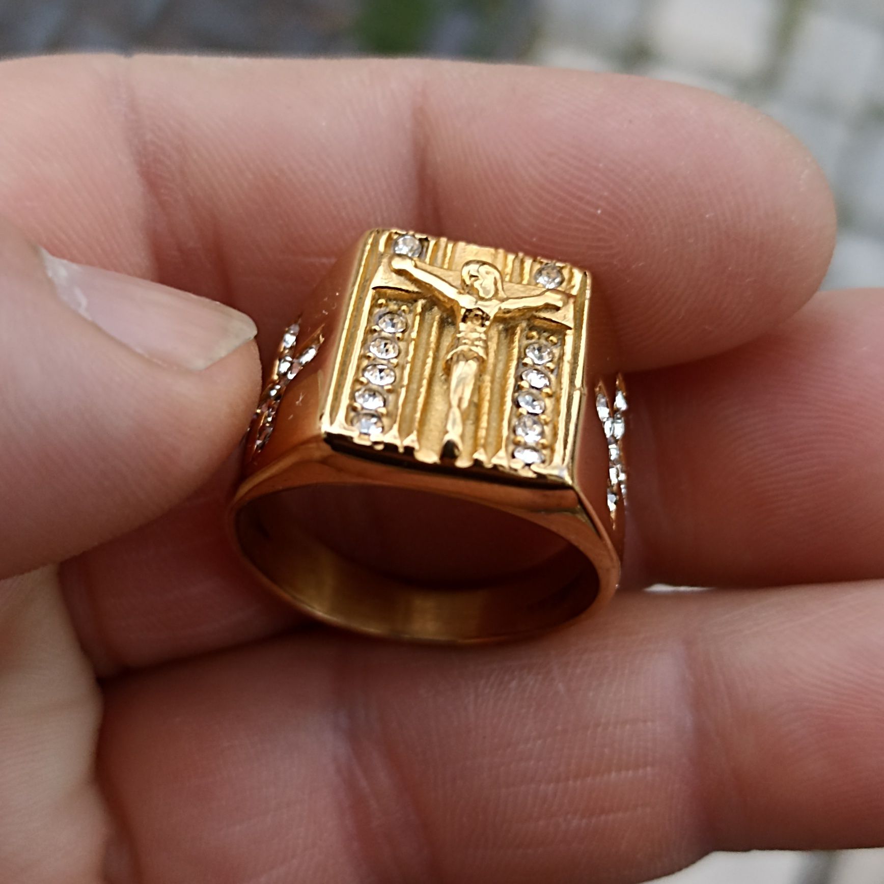 Anel Grosso dourado novo