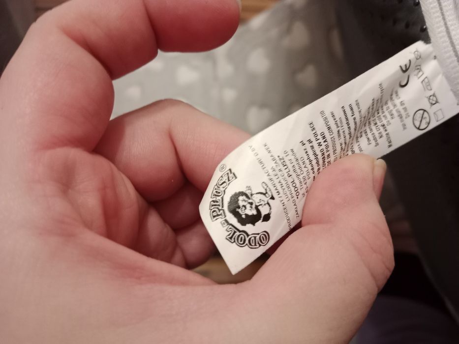 Mały, pluszowy fotel rozkładany dla dzieci.