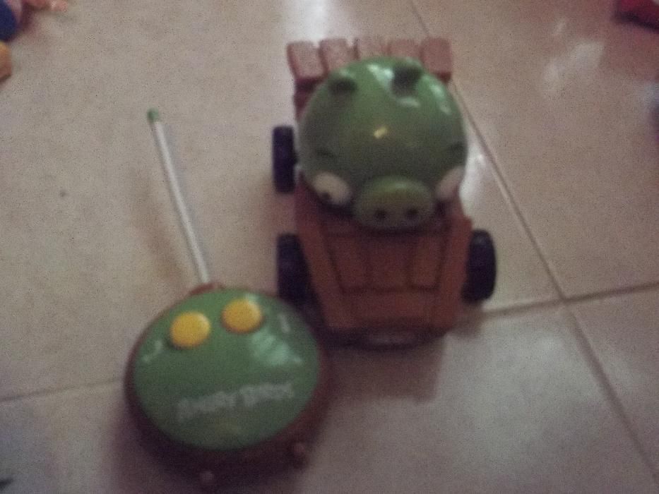 Carro telecomandado da Angry birds