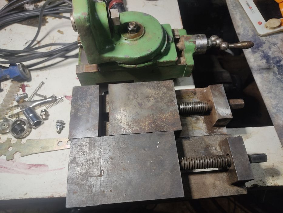 Фрейзерна приставка для токарного станка, тиски станочні.