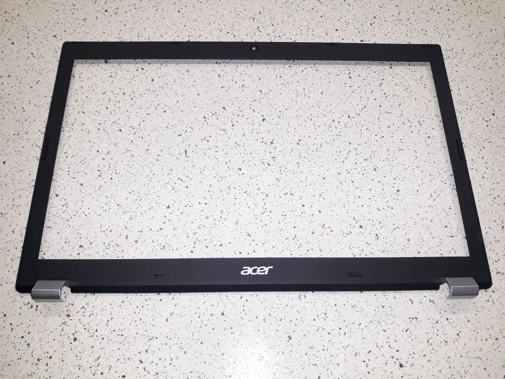 Рамка матрицы ноутбука Acer E1-571