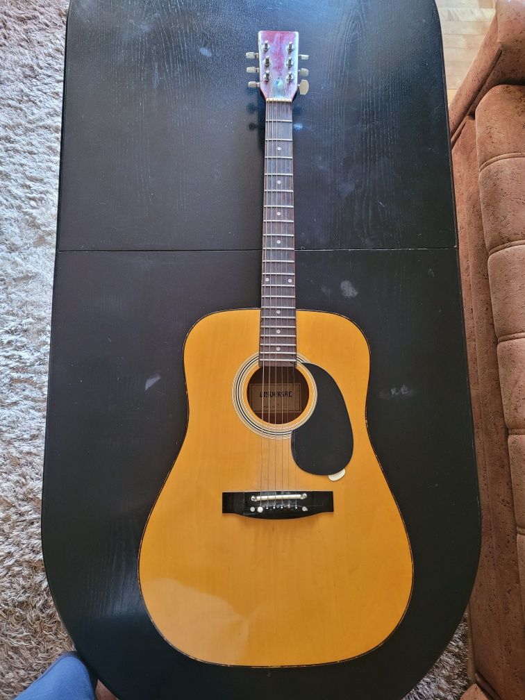 Gitara akustyczna Universal