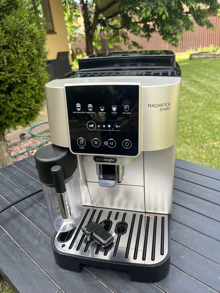 Кавомашина Delonghi Magnifica Start Capputtino привезена із Швеццаріі